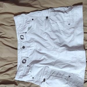 Athleta white cargo type skirt, great condition size 8